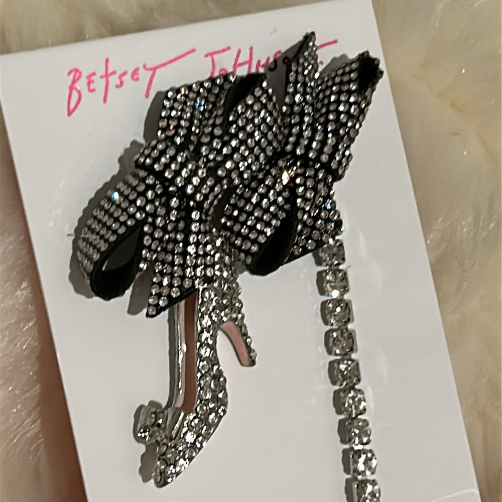 New Betsey Johnson BETSEYS HOLIDAY MISMATCH Crystal High Heels Bow EARRINGS NWT - Picture 3 of 16